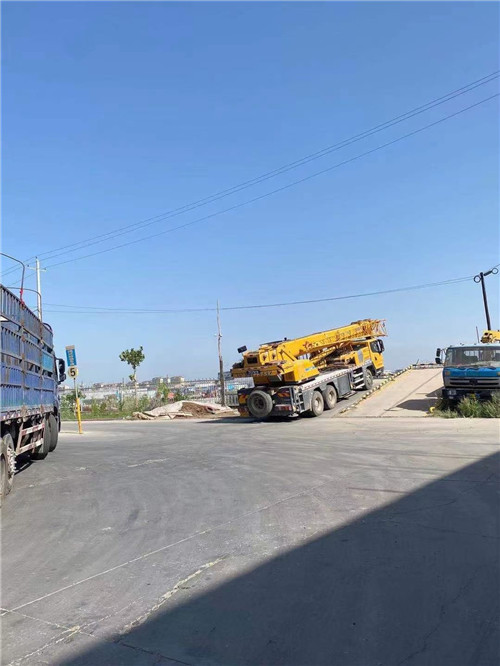 威信县25吨吊车的租赁价格大概是多少？